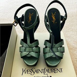 Only worn once Yves Saint Laurent Tribute 105 Sandal Paille Patent Azur